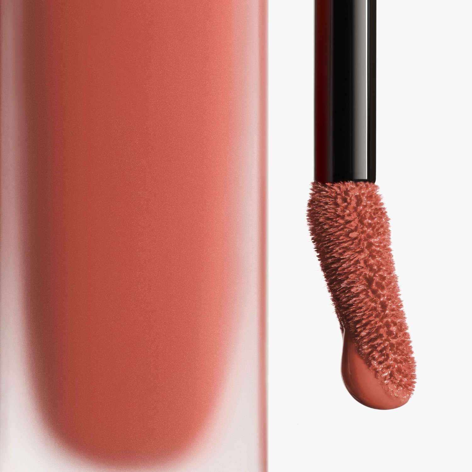 LA BARRA DE LABIOS LÍQUIDA MATE INTENSA DE LARGA DURACIÓN